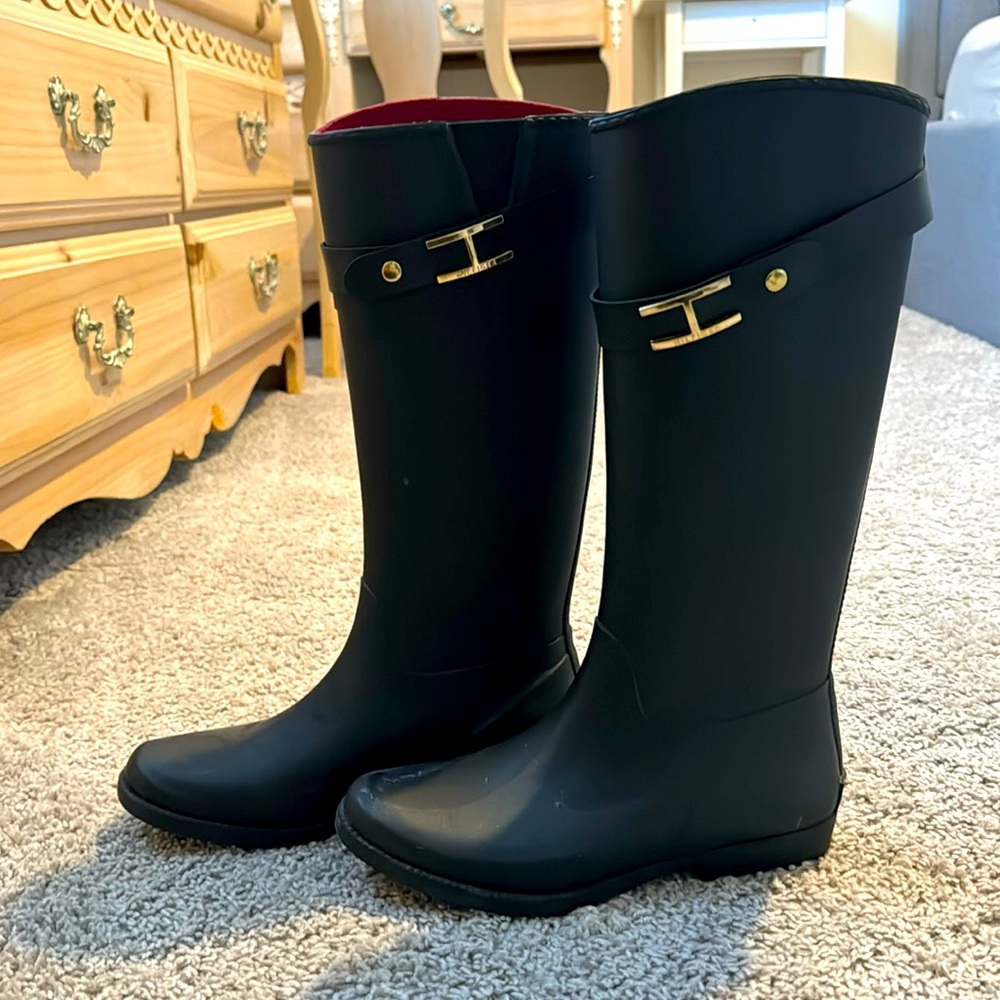 Hilfiger Black Rain Boots. They were worn once. No damage. In great condition!!